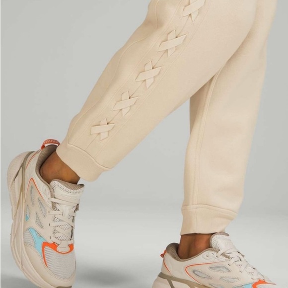 Lululemon sz 0 Braided Detail High-Rise Jogger White Opal Pants Lace-Up Detail - Picture 2 of 12